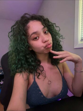 Full leaked Prettyluhhangie private onlyfans photo