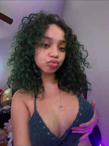 Full leaked Prettyluhhangie private onlyfans photo