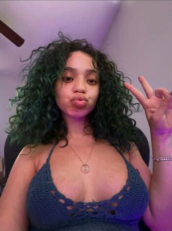 Full leaked Prettyluhhangie private onlyfans photo