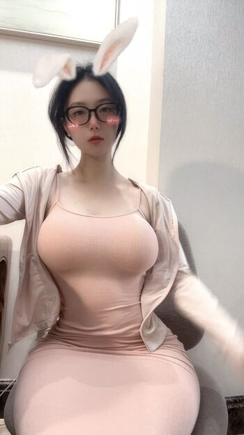 Full leaked Qiaoniutt page private onlyfans photo