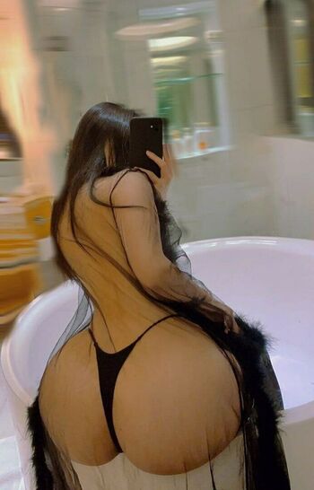Full leaked Qiaoniutt page private onlyfans photo
