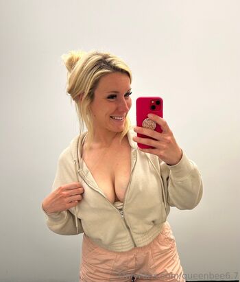 Full leaked Queenbee private onlyfans photo