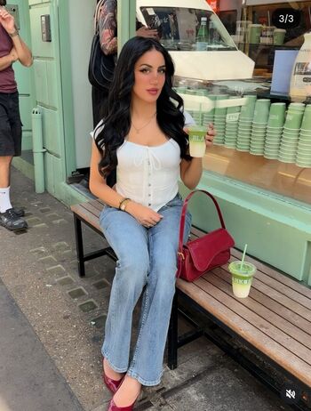 Full leaked Queenbeeofficiall private onlyfans photo