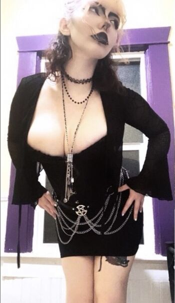 Full leaked Queenemeraldrose page private onlyfans photo
