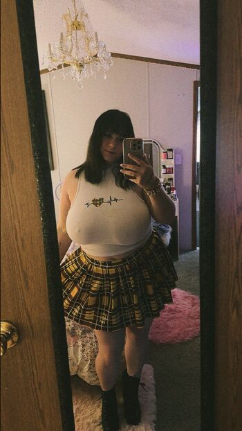 Full leaked Queenleia private onlyfans photo