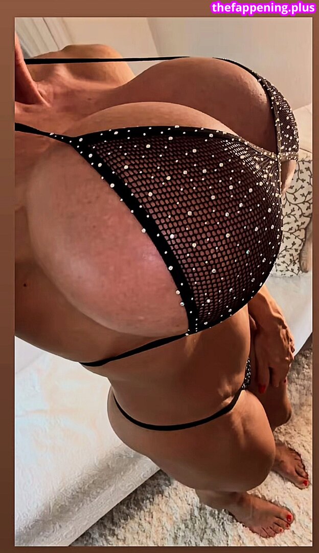 QueenMuscleBoobs