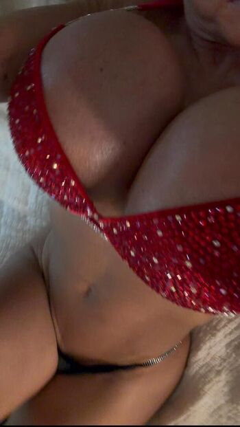 Full leaked Queenmuscleboobs private onlyfans photo