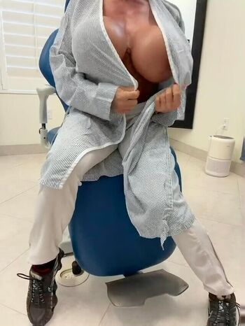Full leaked Queenmuscleboobs private onlyfans photo