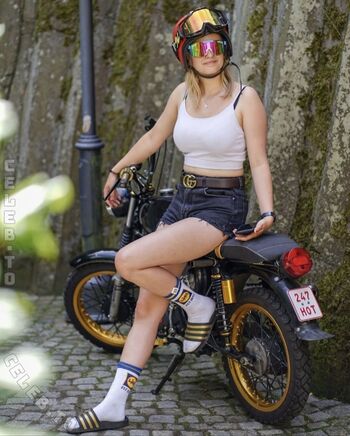 Full leaked Quietschiie private onlyfans photo