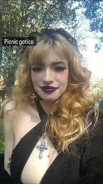 Full leaked Quimeraax private onlyfans photo