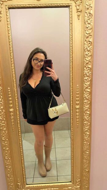 Full leaked Qveenjulia page private onlyfans photo