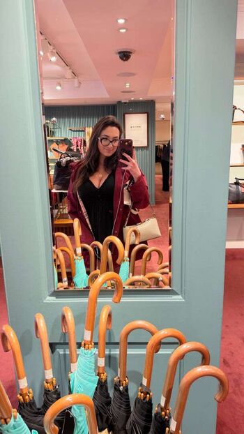 Full leaked Qveenjulia page private onlyfans photo