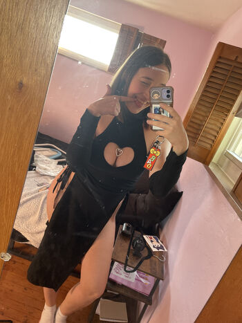 Full leaked Qweeneevee private onlyfans photo