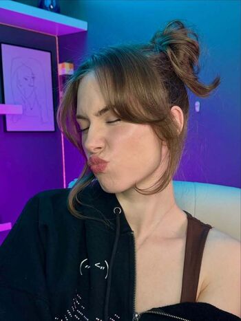 Full leaked Raine reacts private onlyfans photo