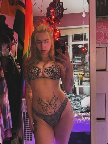 Full leaked Red e bunny private onlyfans photo