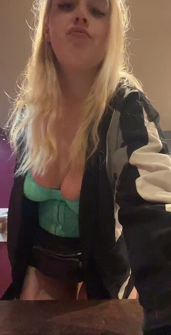 Full leaked Reeseychanelle private onlyfans photo