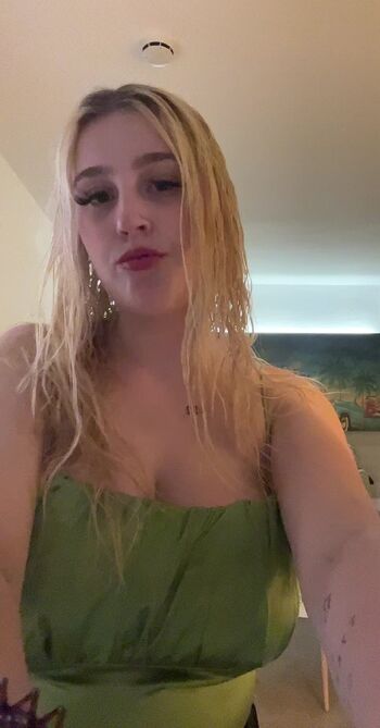 Full leaked Reeseychanelle private onlyfans photo