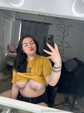 Full leaked Renea kisses private onlyfans photo