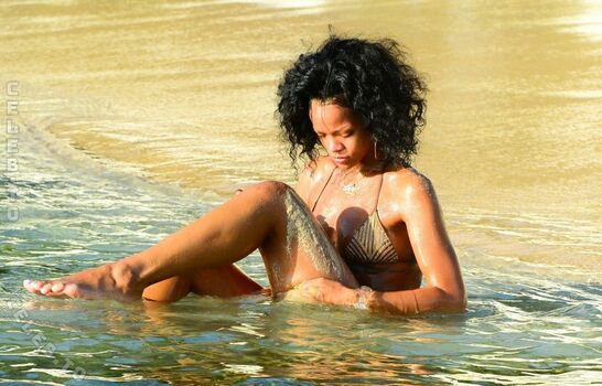 Full leaked Rihanna  page private onlyfans photo