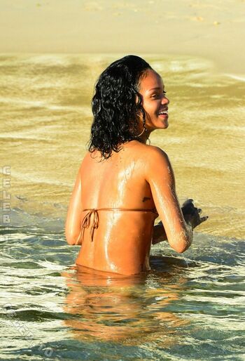 Full leaked Rihanna  page private onlyfans photo