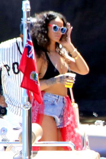 Full leaked Rihanna  page private onlyfans photo
