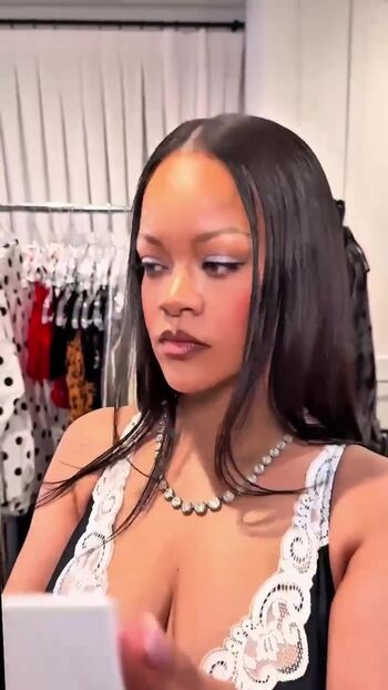 Full leaked Rihanna page private onlyfans photo