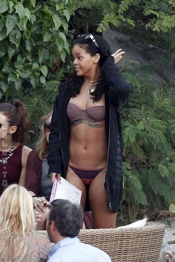 Full leaked Rihanna  page private onlyfans photo