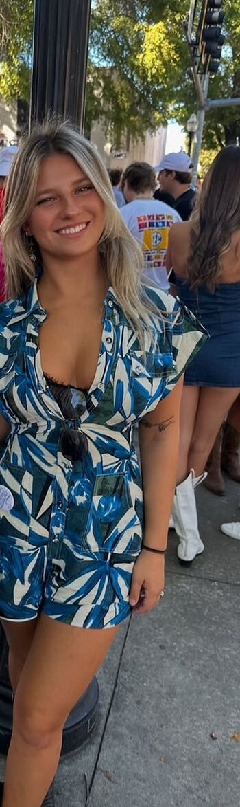 Full leaked Realtelarilove/ private onlyfans photo