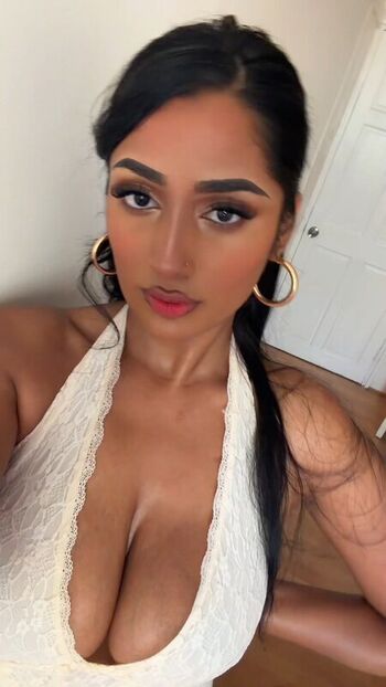 Full leaked Riya b private onlyfans photo