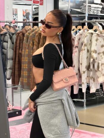 Full leaked Rojii ely private onlyfans photo