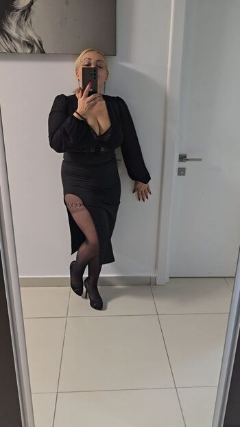 Full leaked Romanian girls page private onlyfans photo