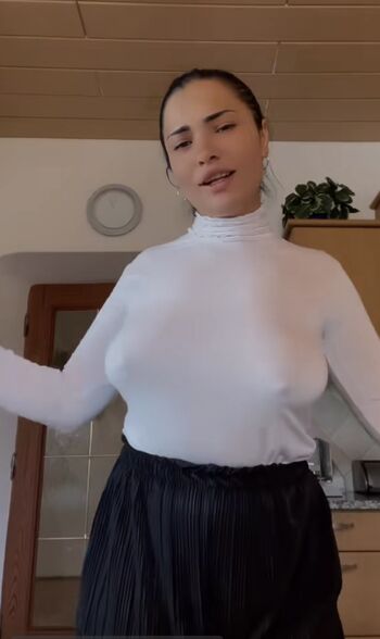 Full leaked Romanian girls page private onlyfans photo