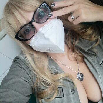 Full leaked Romanian girls page private onlyfans photo