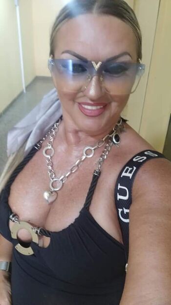 Full leaked Romanian girls page private onlyfans photo