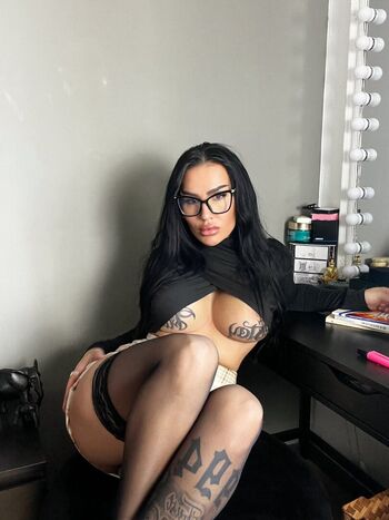 Full leaked Romanian girls private onlyfans photo