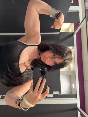 ronnie_kicksass