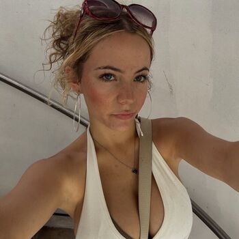 Full leaked Rosalie private onlyfans photo