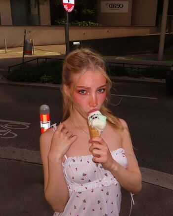 Full leaked Rosegnlz private onlyfans photo