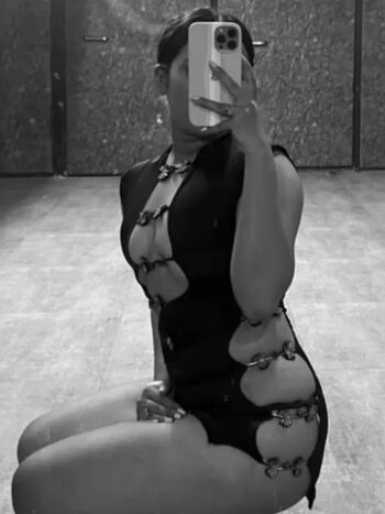 Full leaked Roshi private onlyfans photo
