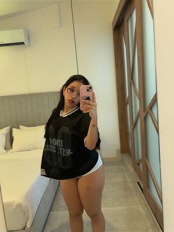 Full leaked Rosiebaee private onlyfans photo