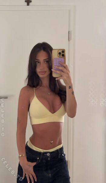 Full leaked Rossellaml private onlyfans photo