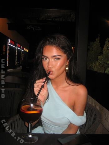 Full leaked Roxanarosuu private onlyfans photo