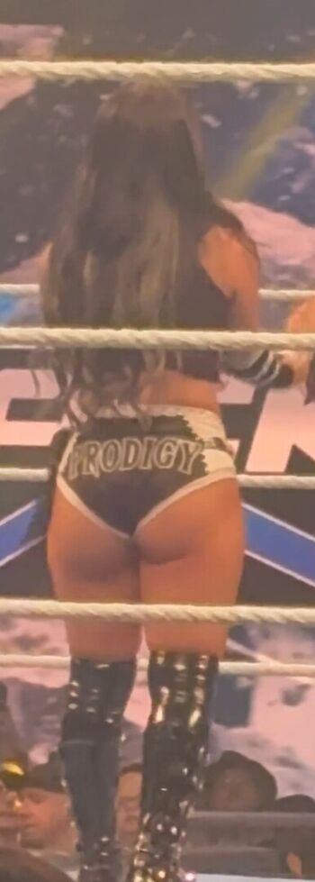 Roxanne Perez/Rok-C - WWE NXT