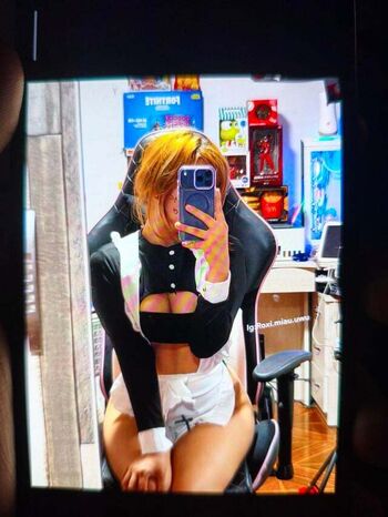 Full leaked Roxi cat private onlyfans photo