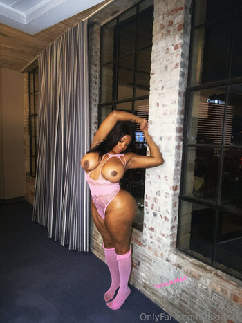 Roxie2Thick