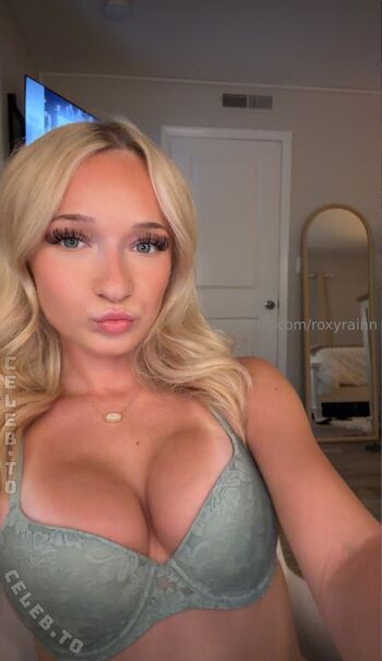 Full leaked Roxyrainn page private onlyfans photo