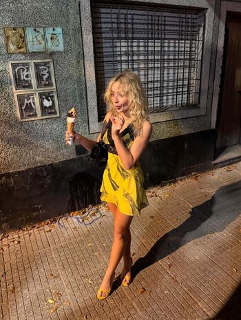 Full leaked Sabrina carpenter  page private onlyfans photo