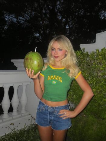 Full leaked Sabrina carpenter  page private onlyfans photo