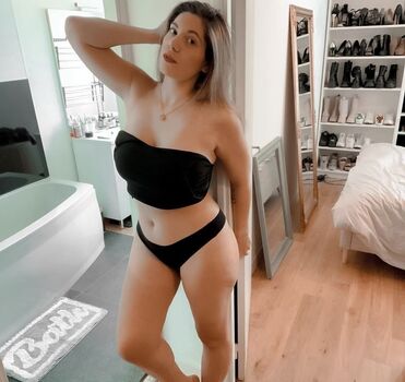 Full leaked Sabrinaeki private onlyfans photo