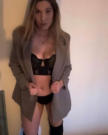Full leaked Sabrinaeki private onlyfans photo